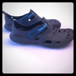 Boys blue rubber sandals